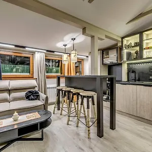 https://designer-savvy-hub-studio.sofiahotelsbg.com